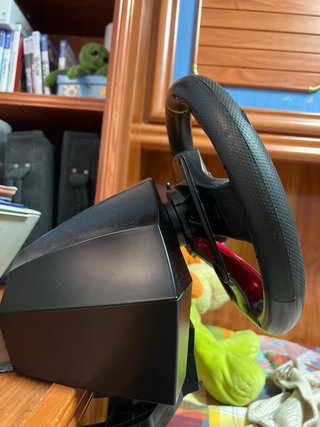Volante y pedales HORI PS4