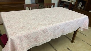 Tovaglia con tovaglioli rosa e bianchi