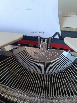Máquina de escribir Olympia Traveller C
