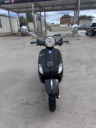 Vespa LX 125 i.e. Negra
