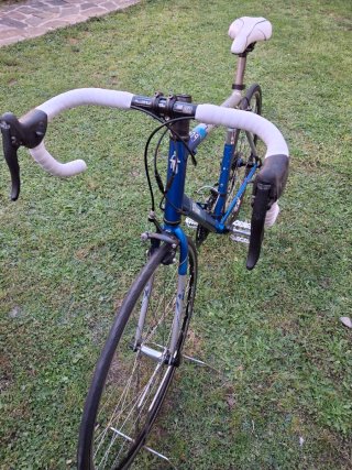 Bicicleta de carretera Btwin azul