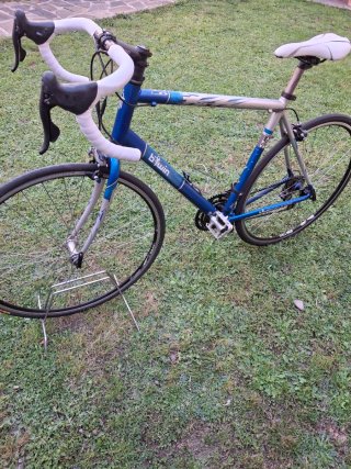 Bicicleta de carretera Btwin azul