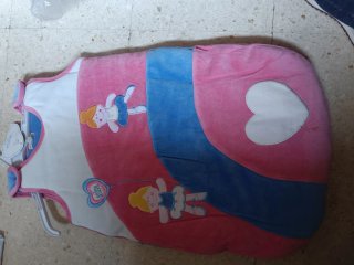 Saco de bebé rosa y azul con corazones