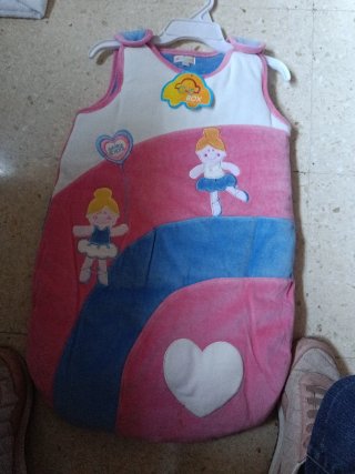 Saco de bebé rosa y azul con corazones