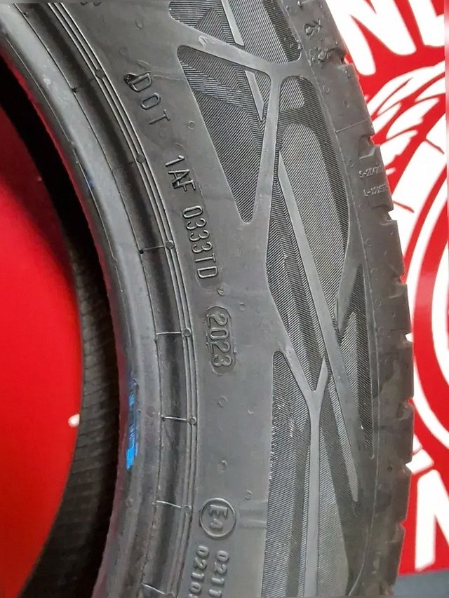 [R. 2027] - 215 55 17 94V CONTINENTAL