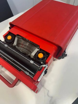Máquina de escribir Olivetti Valentine Roja