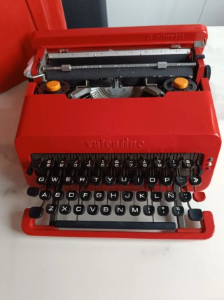 Máquina de escribir Olivetti Valentine Roja