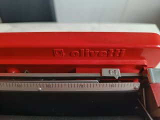 Máquina de escribir Olivetti Valentine Roja