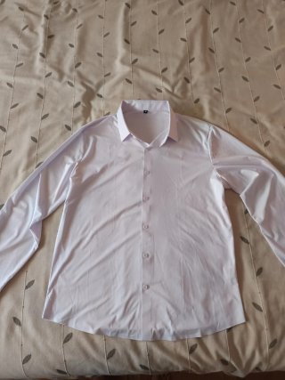 Camisa elástica Talla M. Sin estrenar.