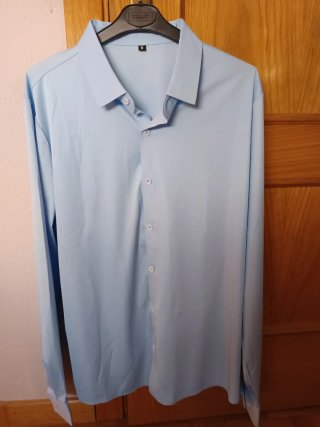 Camisa elástica Talla M. Sin estrenar.