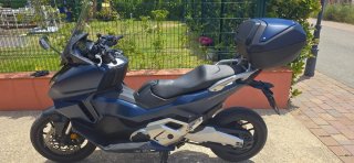 Honda Forza 750 Negra y Azul