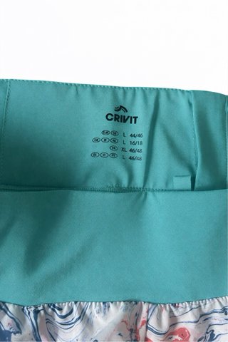 Shorts deportivos multicolor con cintura teal