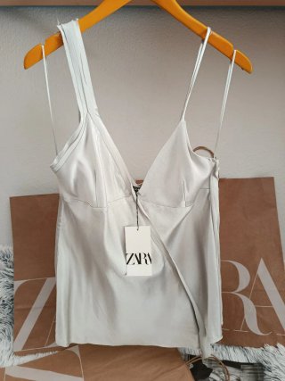 Blusa satinada asimétrica Zara