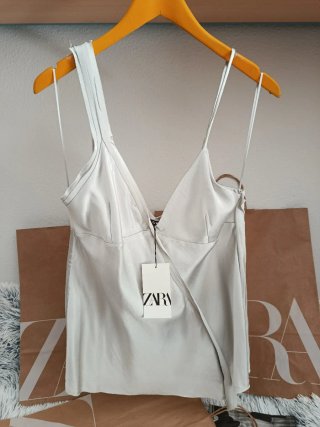 Blusa satinada asimétrica Zara