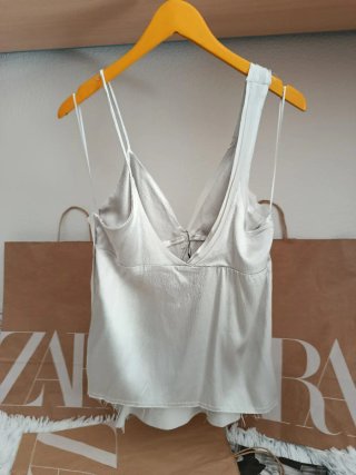 Blusa satinada asimétrica Zara