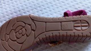 Sandalias multicolor y rosa con pedrería