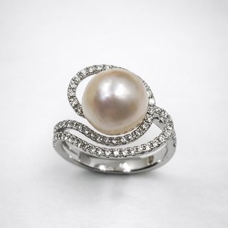 Anillo oro blanco 18k perla y brillantes