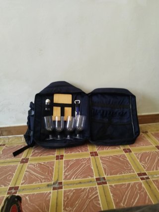 Mochila picnic azul con logo de Movistar.