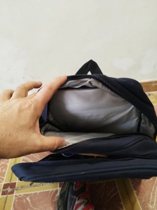 Mochila picnic azul con logo de Movistar.