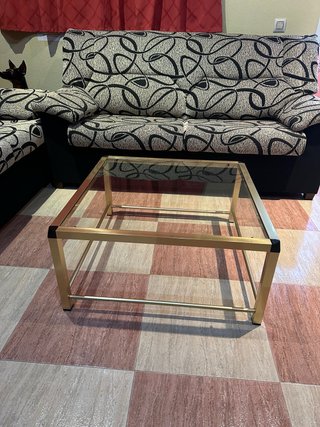 Mesa baja cristal y metal dorado