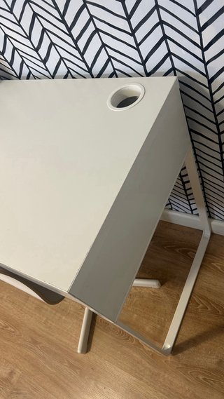 Escritorio y silla Ikea blancos