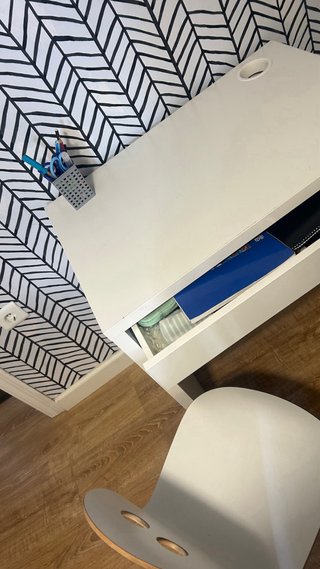 Escritorio y silla Ikea blancos