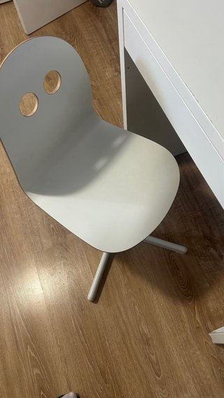 Escritorio y silla Ikea blancos