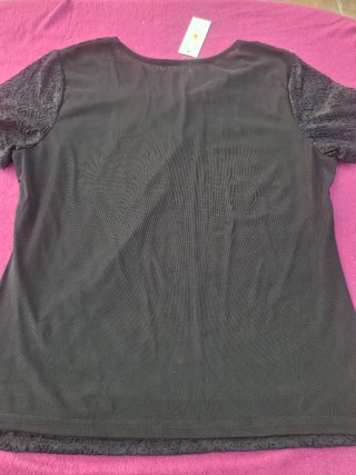 Blusa T M. Con etiquetas. VER medidas
