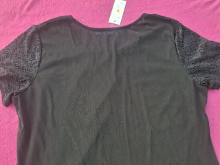 Blusa T M. Con etiquetas. VER medidas