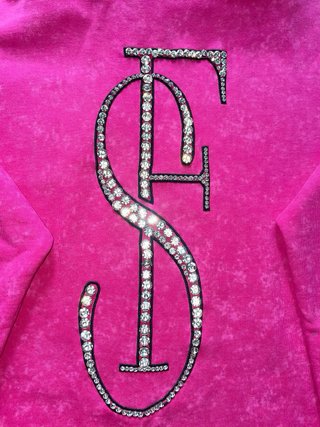 Sudadera rosa con brillos cómoda