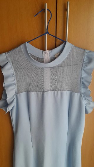 Vestido azul celeste con volantes