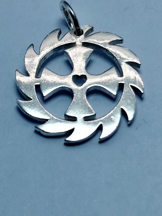 Cruz Orlada Parravichini Plata 2cms