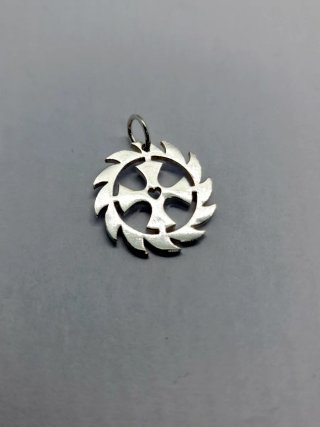 Cruz Orlada Parravichini Plata 2cms