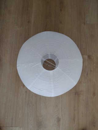 Lámpara de papel blanca