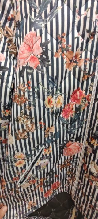 Sudadera con capucha floral y rayas