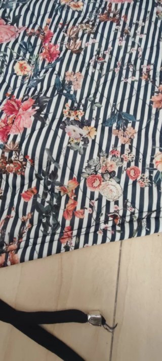 Sudadera con capucha floral y rayas