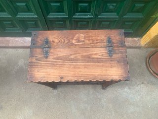 Botellero antiguo de madera