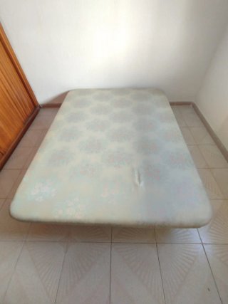 Base tapizada 135 cm