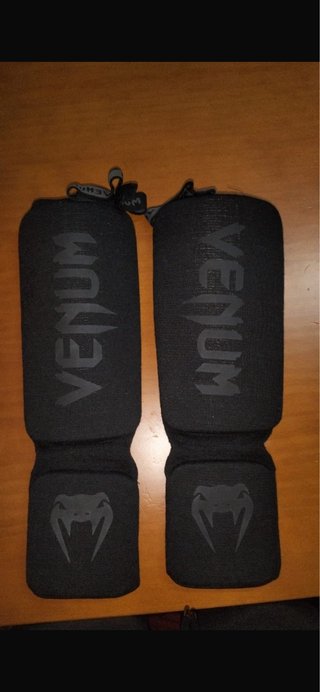 Espinilleras Venum Negras