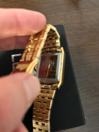 Reloj Lotus color dorado
