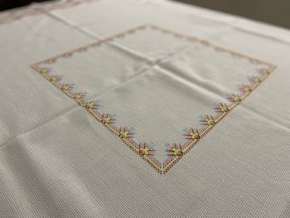Tovaglia da tè con tovaglioli ricamati