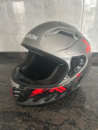 Casco airoh desesperado