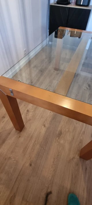 Mesa de comedor cristal y madera y 4 sillas