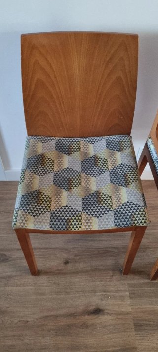 Mesa de comedor cristal y madera y 4 sillas