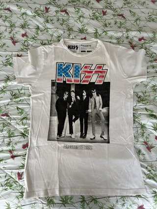 Camiseta KISS Dressed to Kill Pull&Bear Talla M