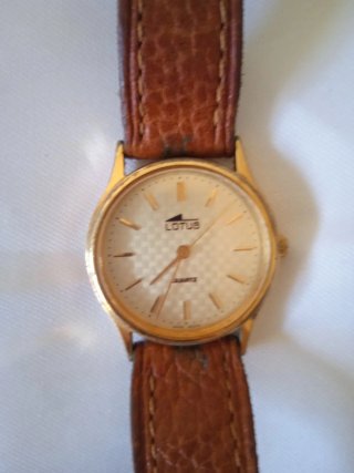 Reloj Lotus Pulsera Cuarzo Dorado Marrón
