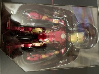 Hot Toys Iron Man Avengers Age of Ultron