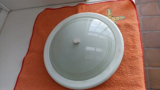 Plafón de techo de metal blanco y cristal