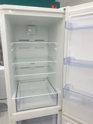 Nevera Beko 1.85m por 60cm