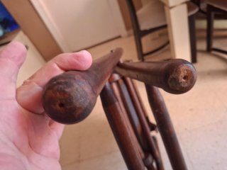 Silla de cuero y madera,